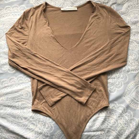 🦋3 FOR 30🦋 M BOUTIQUE NUDE BODYSUIT LOW V - Picture 1 of 1